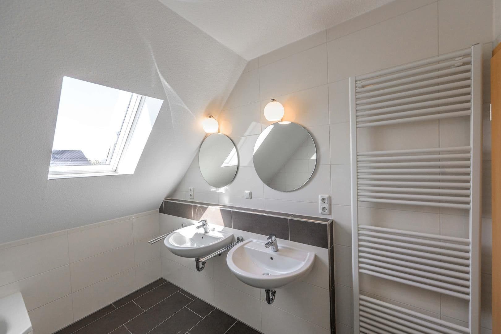 Predaj domu 115 m², pozemok 239 m², Bienenweg 1a, Edewecht, Dolné Sasko Predaj domu 115 m², pozemok 239 m², Bienenweg 1a, Edewecht, Dolné Sasko