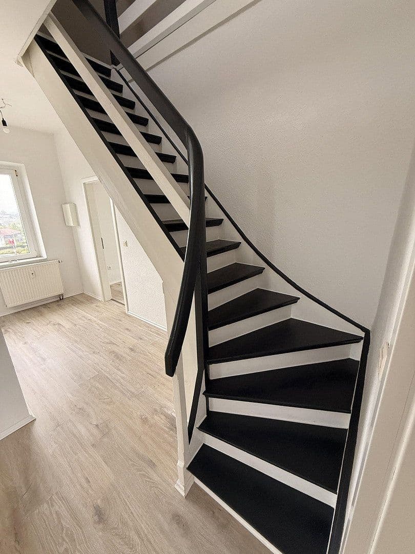 Prenájom bytu 3-izbový 75 m², Blumenstr. 47, Radevormwald, Severné Porýnie - Westfálsko Prenájom bytu 3-izbový 75 m², Blumenstr. 47, Radevormwald, Severné Porýnie - Westfálsko