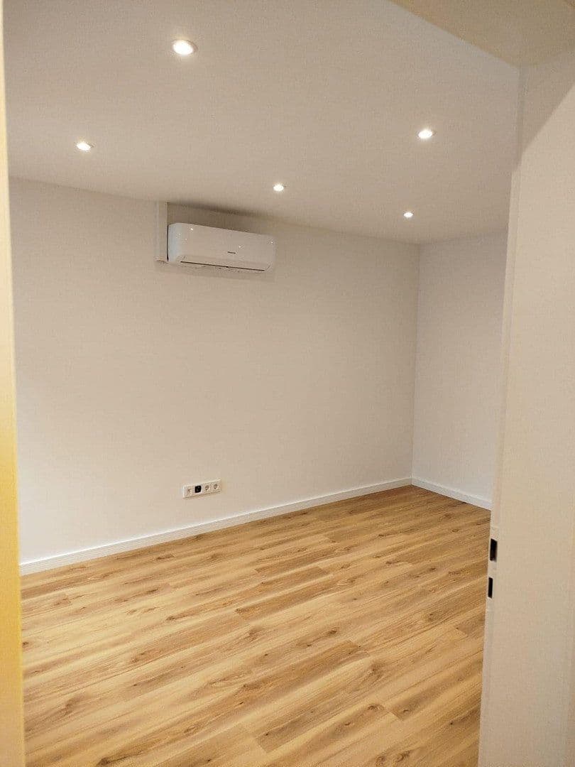 Prenájom domu 45 m², pozemok 200 m², Oberdorfstraße 33, Düsseldorf, Severné Porýnie - Westfálsko Prenájom domu 45 m², pozemok 200 m², Oberdorfstraße 33, Düsseldorf, Severné Porýnie - Westfálsko