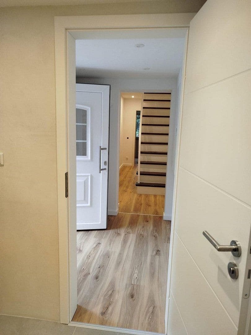 Prenájom domu 45 m², pozemok 200 m², Oberdorfstraße 33, Düsseldorf, Severné Porýnie - Westfálsko Prenájom domu 45 m², pozemok 200 m², Oberdorfstraße 33, Düsseldorf, Severné Porýnie - Westfálsko