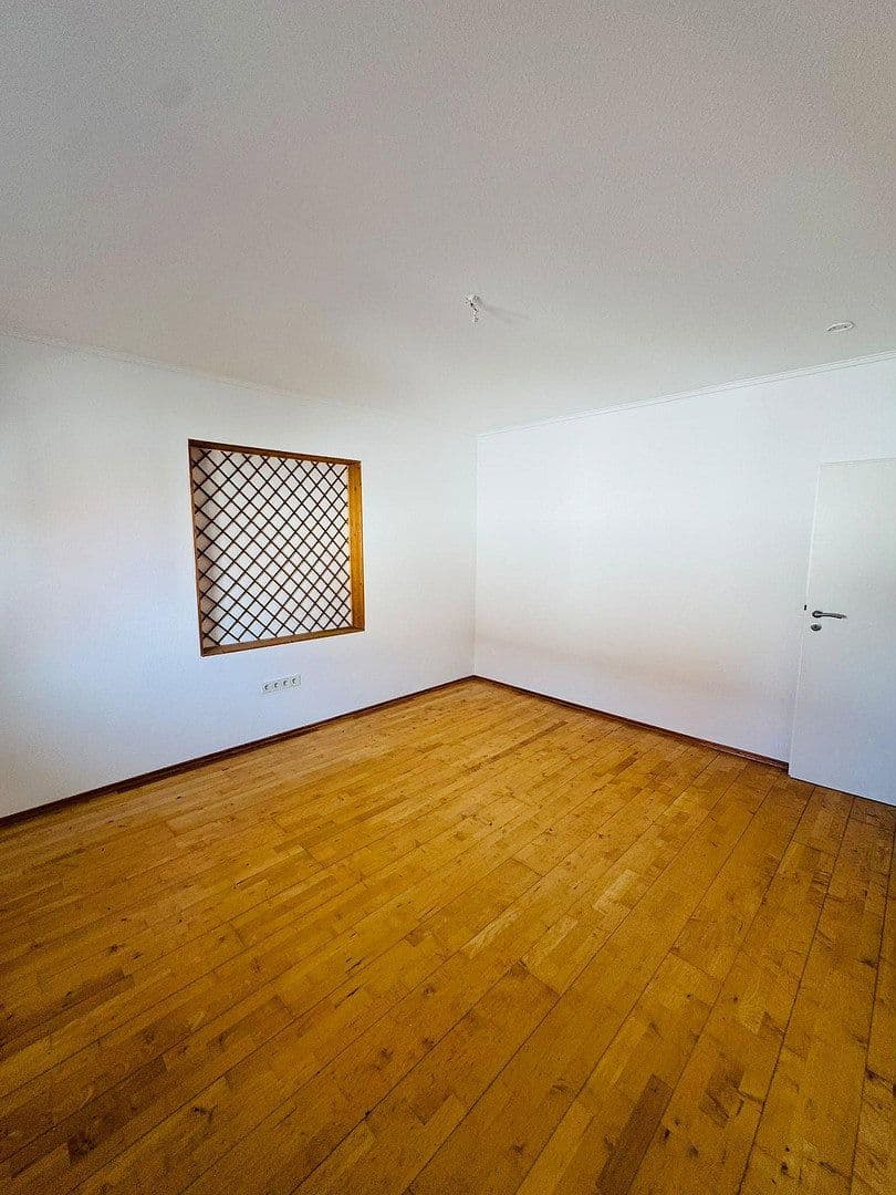 Prenájom bytu 4-izbový 92 m², Friedrichsdorf, Hesensko Prenájom bytu 4-izbový 92 m², Friedrichsdorf, Hesensko
