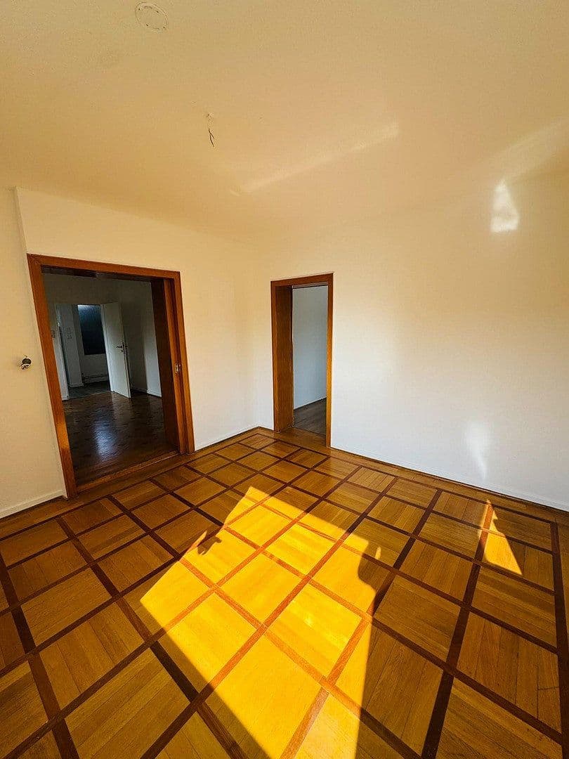 Prenájom bytu 4-izbový 92 m², Friedrichsdorf, Hesensko Prenájom bytu 4-izbový 92 m², Friedrichsdorf, Hesensko