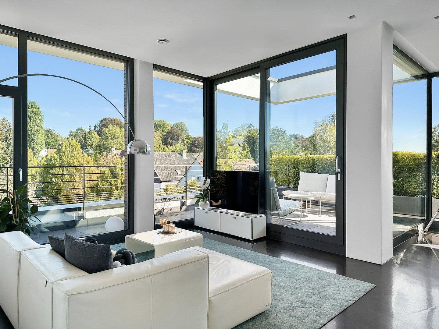 Prenájom bytu 3-izbový 135 m², Lerchenstraße 65, Heilbronn, Bádensko-Wurttembersko Prenájom bytu 3-izbový 135 m², Lerchenstraße 65, Heilbronn, Bádensko-Wurttembersko