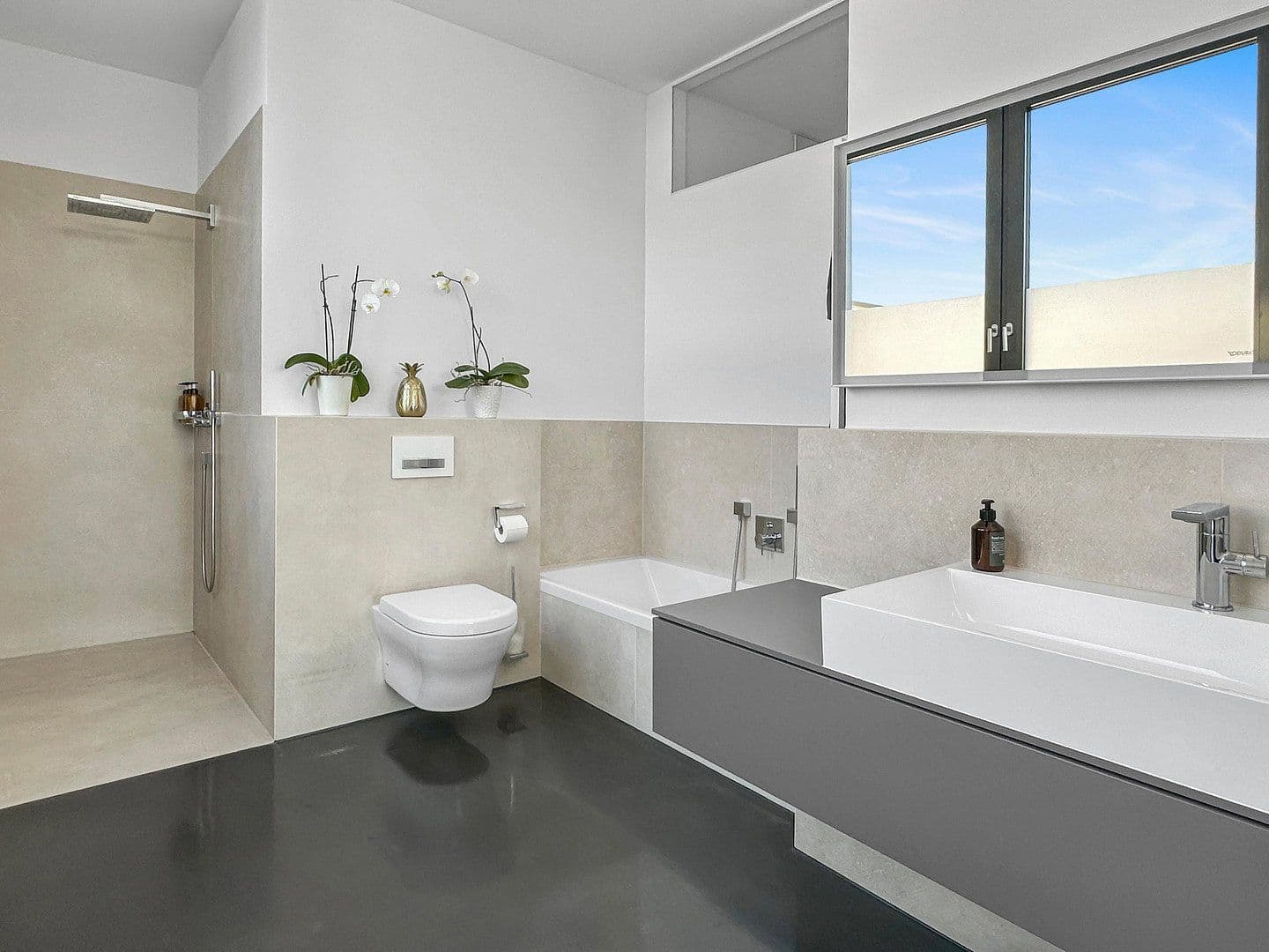Prenájom bytu 3-izbový 135 m², Lerchenstraße 65, Heilbronn, Bádensko-Wurttembersko Prenájom bytu 3-izbový 135 m², Lerchenstraße 65, Heilbronn, Bádensko-Wurttembersko