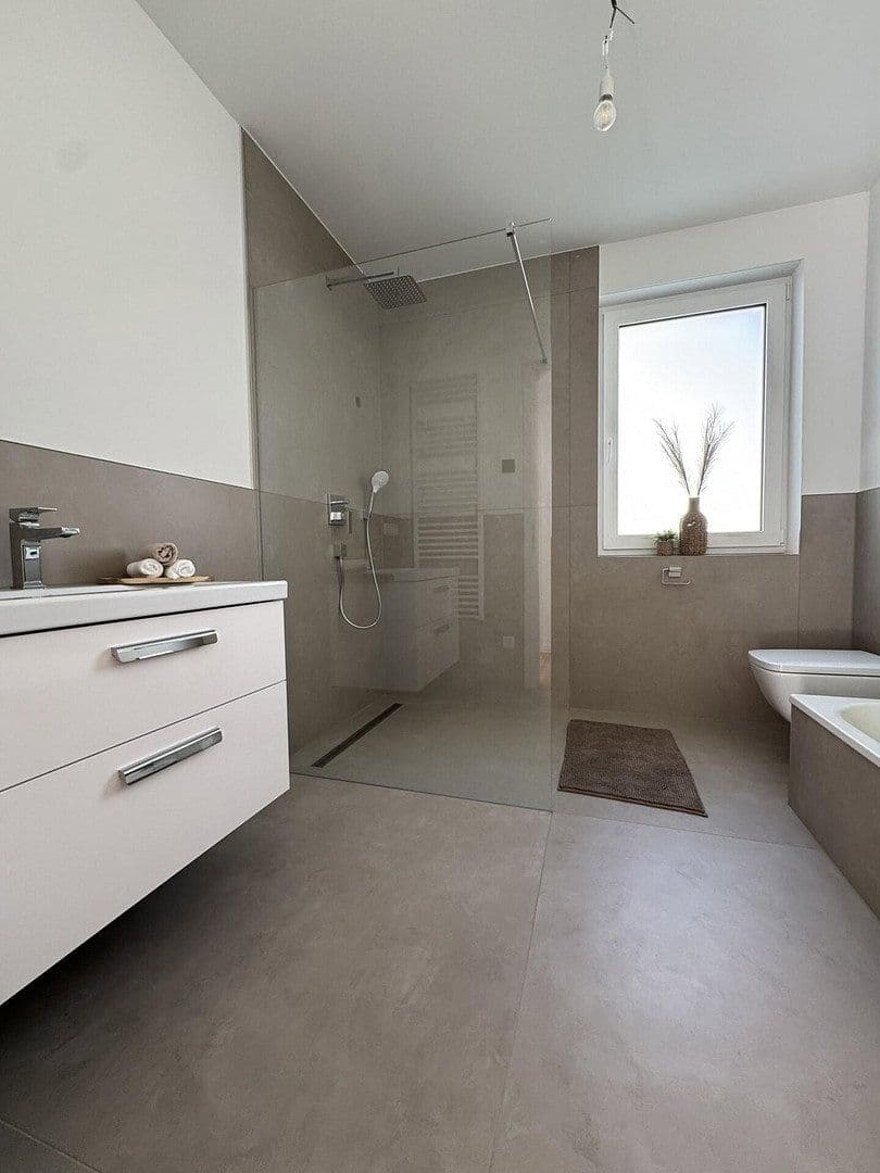 Prenájom bytu 3-izbový 93 m², Königstraße 47, Hameln, Dolné Sasko Prenájom bytu 3-izbový 93 m², Königstraße 47, Hameln, Dolné Sasko