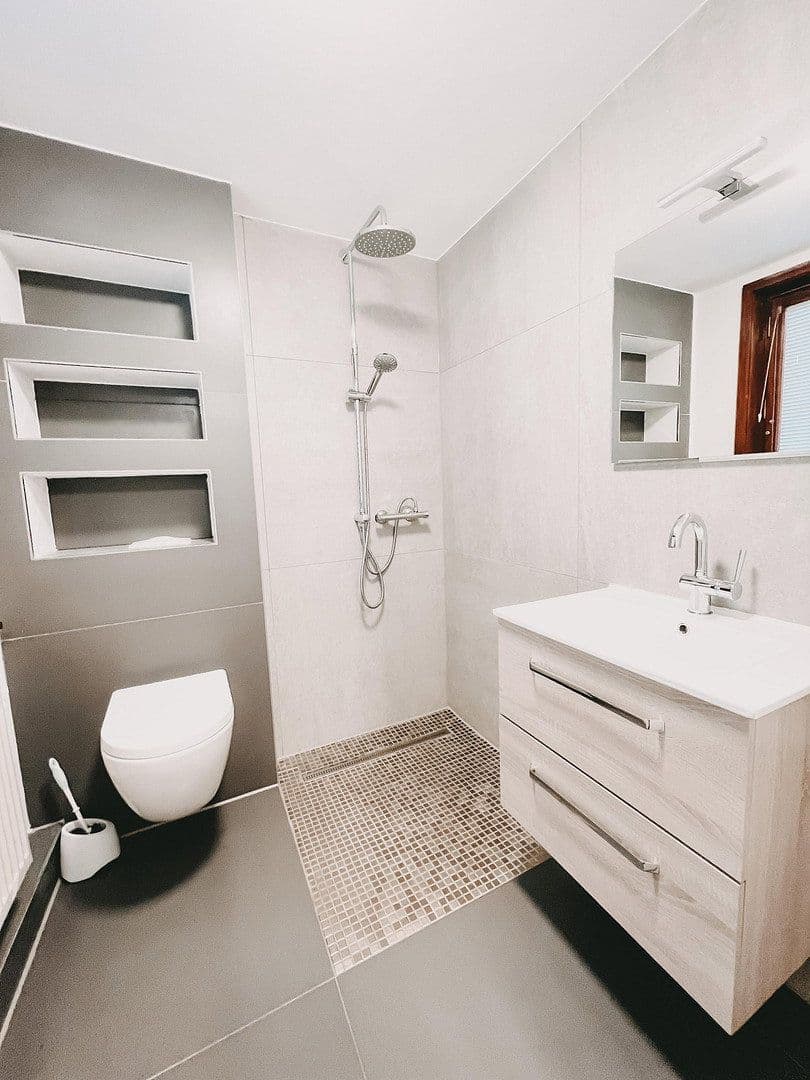 Predaj domu 562 m², pozemok 543 m², Bad Liebenzell, Bádensko-Wurttembersko Predaj domu 562 m², pozemok 543 m², Bad Liebenzell, Bádensko-Wurttembersko