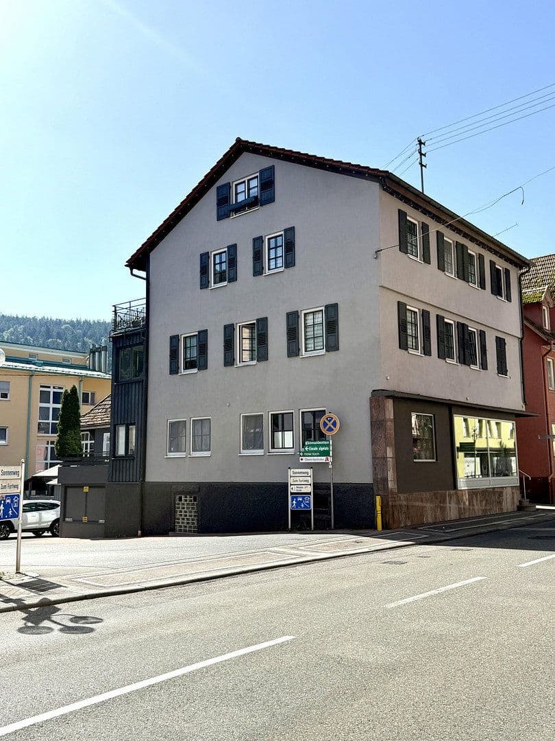 Predaj domu 562 m², pozemok 543 m², Bad Liebenzell, Bádensko-Wurttembersko Predaj domu 562 m², pozemok 543 m², Bad Liebenzell, Bádensko-Wurttembersko