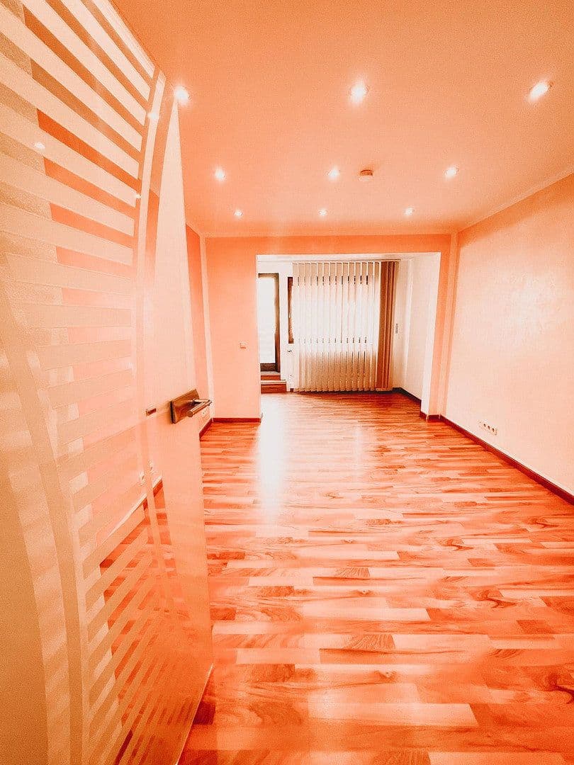 Predaj domu 562 m², pozemok 543 m², Bad Liebenzell, Bádensko-Wurttembersko Predaj domu 562 m², pozemok 543 m², Bad Liebenzell, Bádensko-Wurttembersko