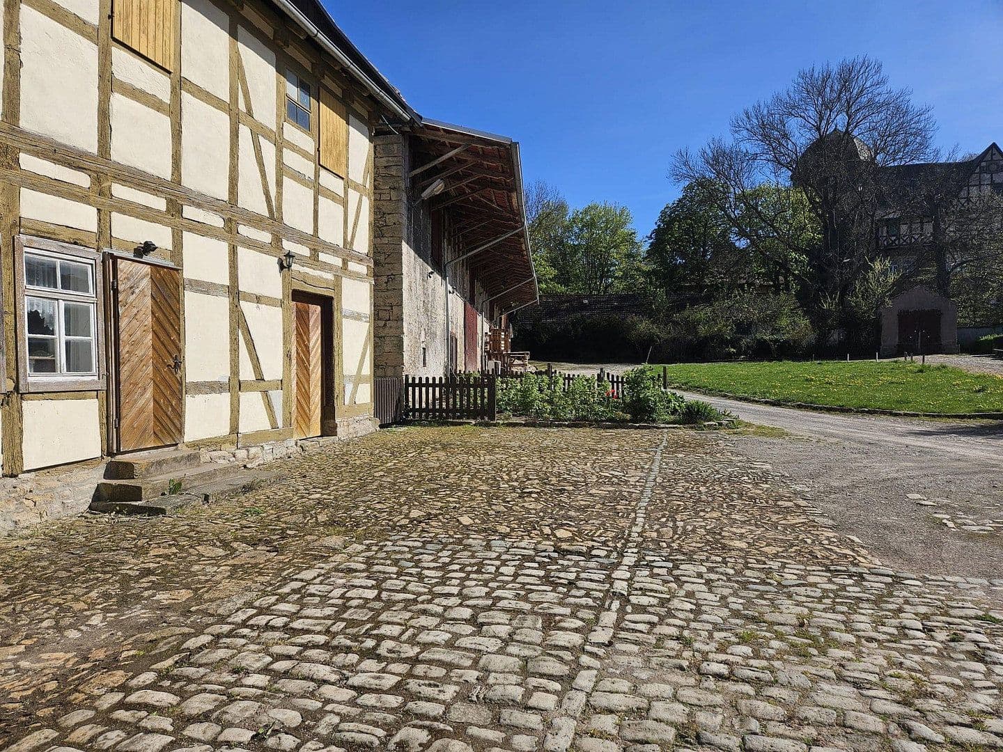 Predaj domu 350 m², pozemok 10.300 m², Lindenplatz 5, Sondershausen, Durínsko Predaj domu 350 m², pozemok 10.300 m², Lindenplatz 5, Sondershausen, Durínsko