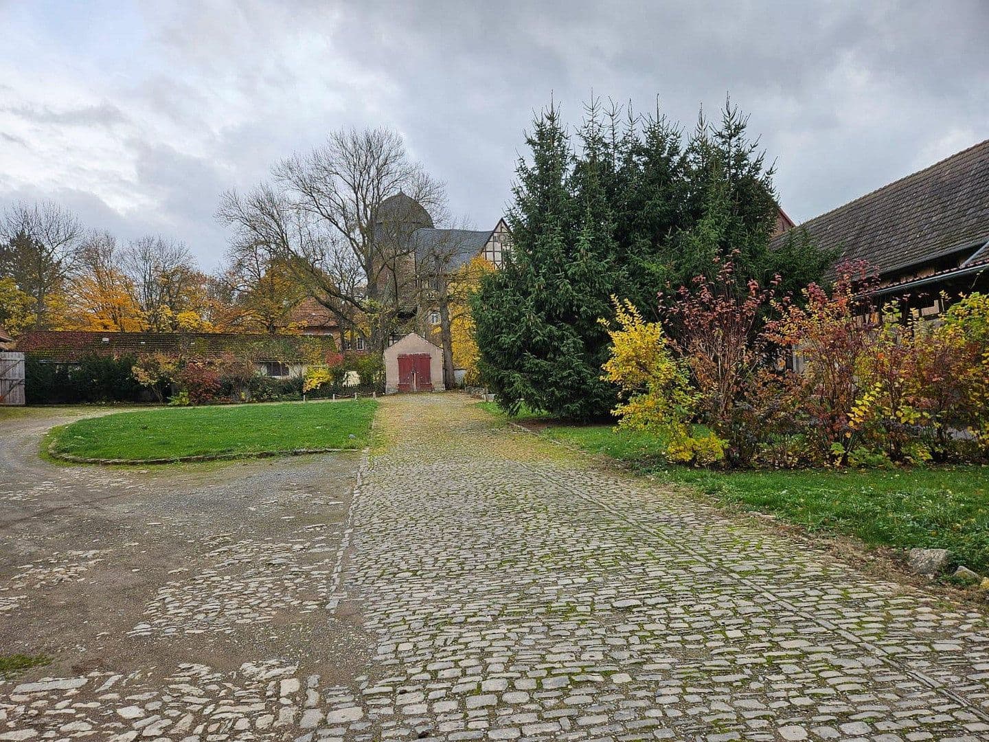 Predaj domu 350 m², pozemok 10.300 m², Lindenplatz 5, Sondershausen, Durínsko Predaj domu 350 m², pozemok 10.300 m², Lindenplatz 5, Sondershausen, Durínsko