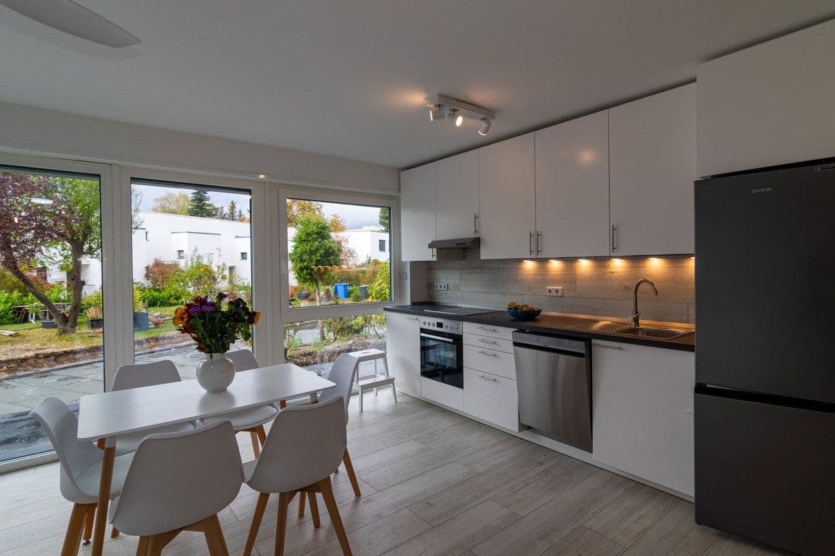 Prenájom bytu 1-izbový 60 m², Berlin, Berlín Prenájom bytu 1-izbový 60 m², Berlin, Berlín