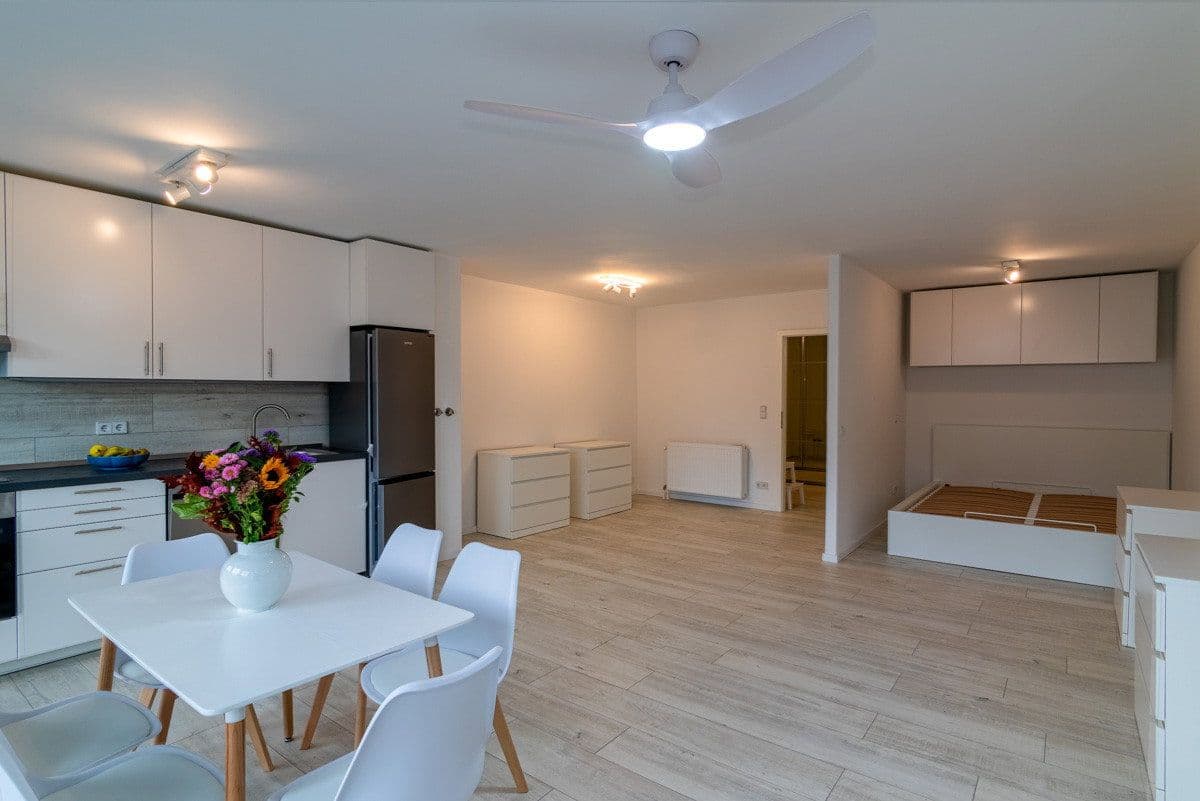 Prenájom bytu 1-izbový 60 m², Berlin, Berlín Prenájom bytu 1-izbový 60 m², Berlin, Berlín