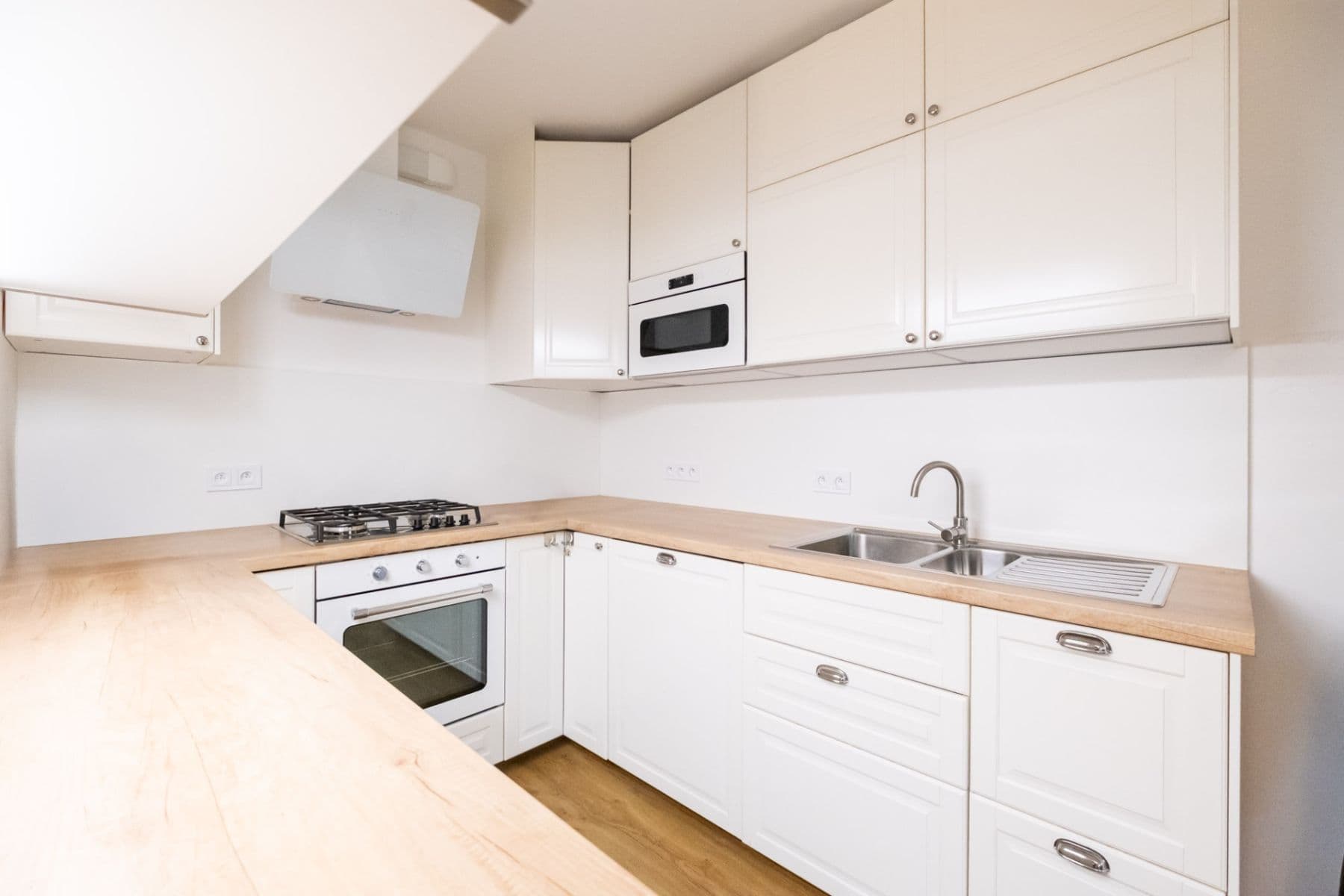 Predaj bytu 4-izbový 104 m², Křivenická, Praha, Praha Predaj bytu 4-izbový 104 m², Křivenická, Praha, Praha