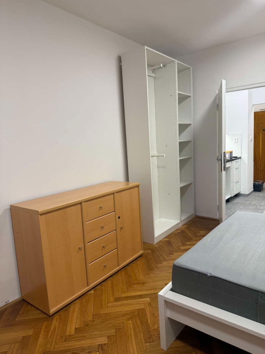 Prenájom bytu 1-izbový 28 m², Herčíkova, Brno, Jihomoravský kraj Prenájom bytu 1-izbový 28 m², Herčíkova, Brno, Jihomoravský kraj