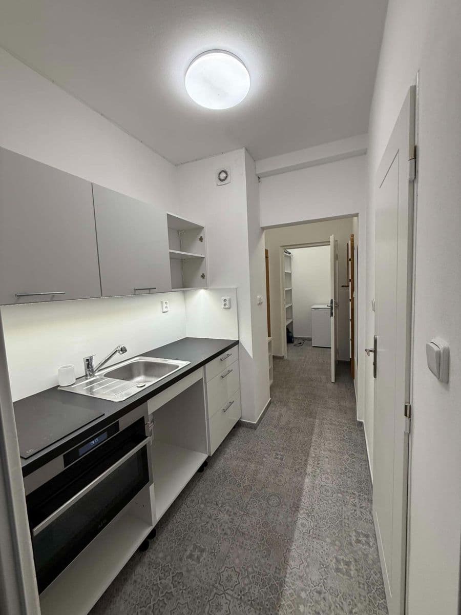Prenájom bytu 1-izbový 28 m², Herčíkova, Brno, Jihomoravský kraj Prenájom bytu 1-izbový 28 m², Herčíkova, Brno, Jihomoravský kraj