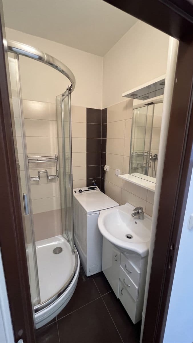 Prenájom bytu 2-izbový 55 m², Střimelická, Praha, Praha Prenájom bytu 2-izbový 55 m², Střimelická, Praha, Praha