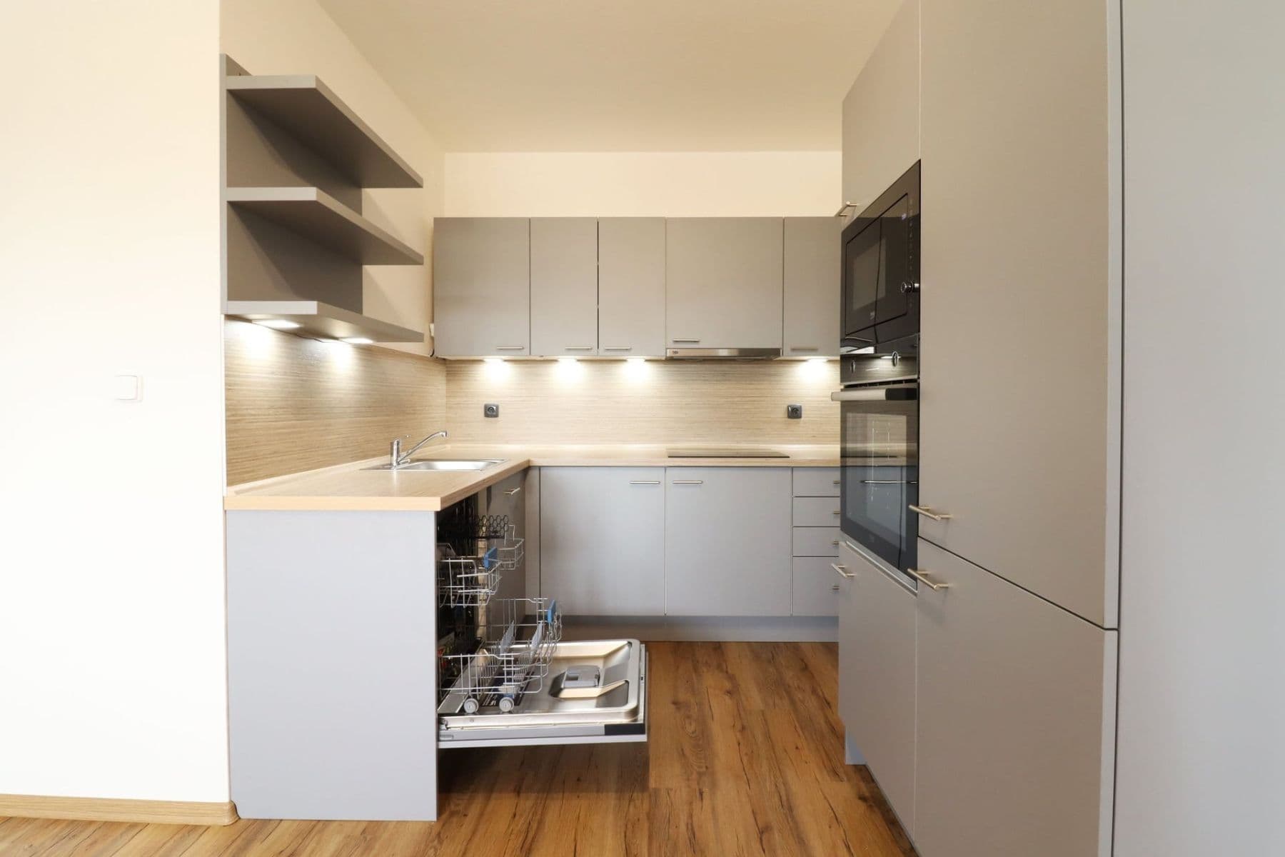 Prenájom bytu 2-izbový 50 m², Zahradní, Kosmonosy, Středočeský kraj Prenájom bytu 2-izbový 50 m², Zahradní, Kosmonosy, Středočeský kraj