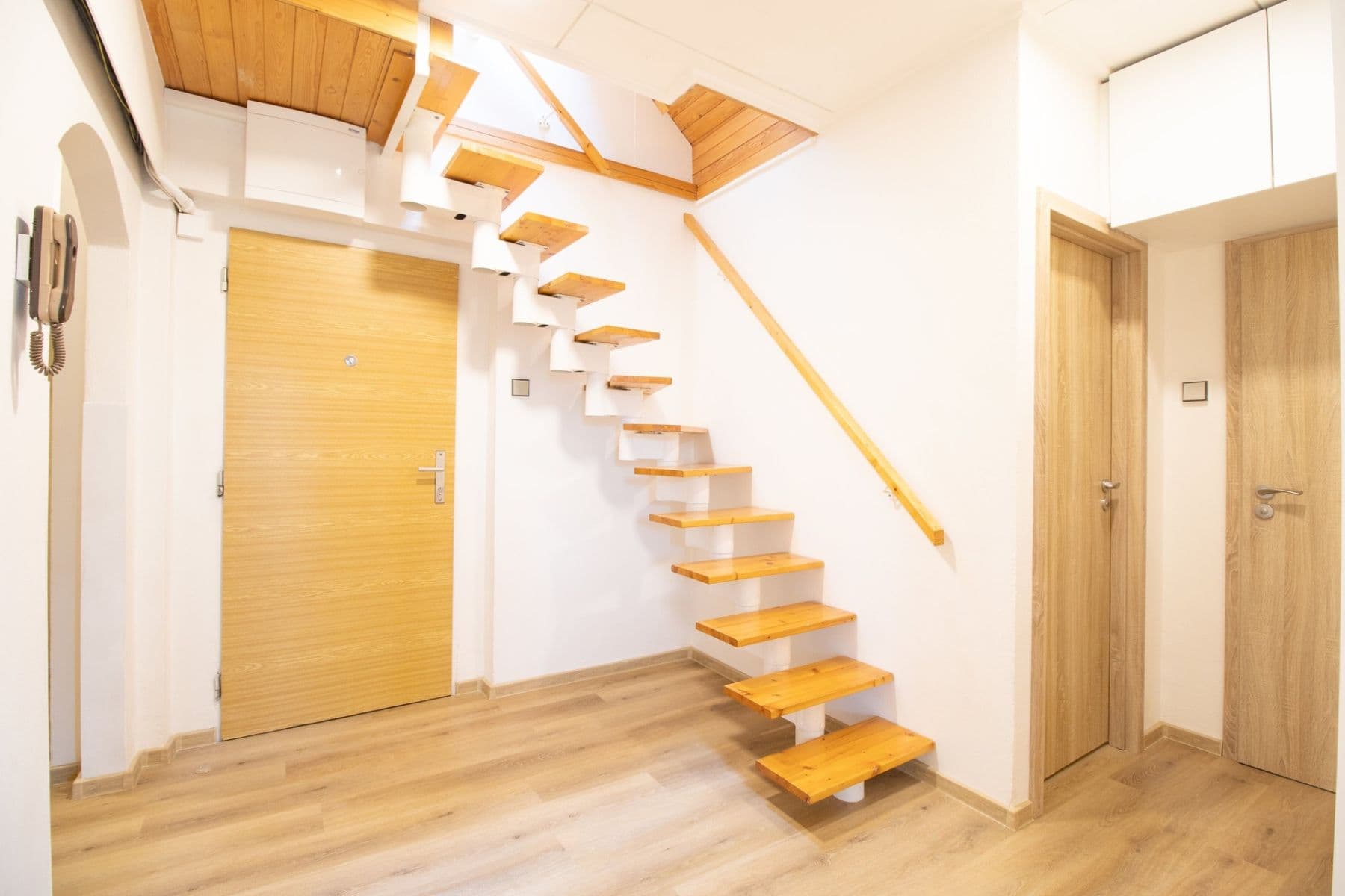Prenájom bytu 3-izbový 75 m², Mladých, Praha, Praha Prenájom bytu 3-izbový 75 m², Mladých, Praha, Praha