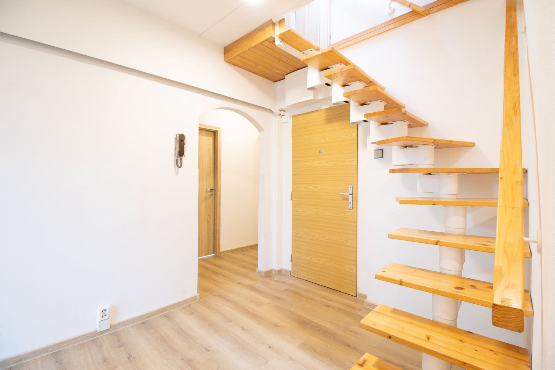 Prenájom bytu 3-izbový 75 m², Mladých, Praha, Praha Prenájom bytu 3-izbový 75 m², Mladých, Praha, Praha