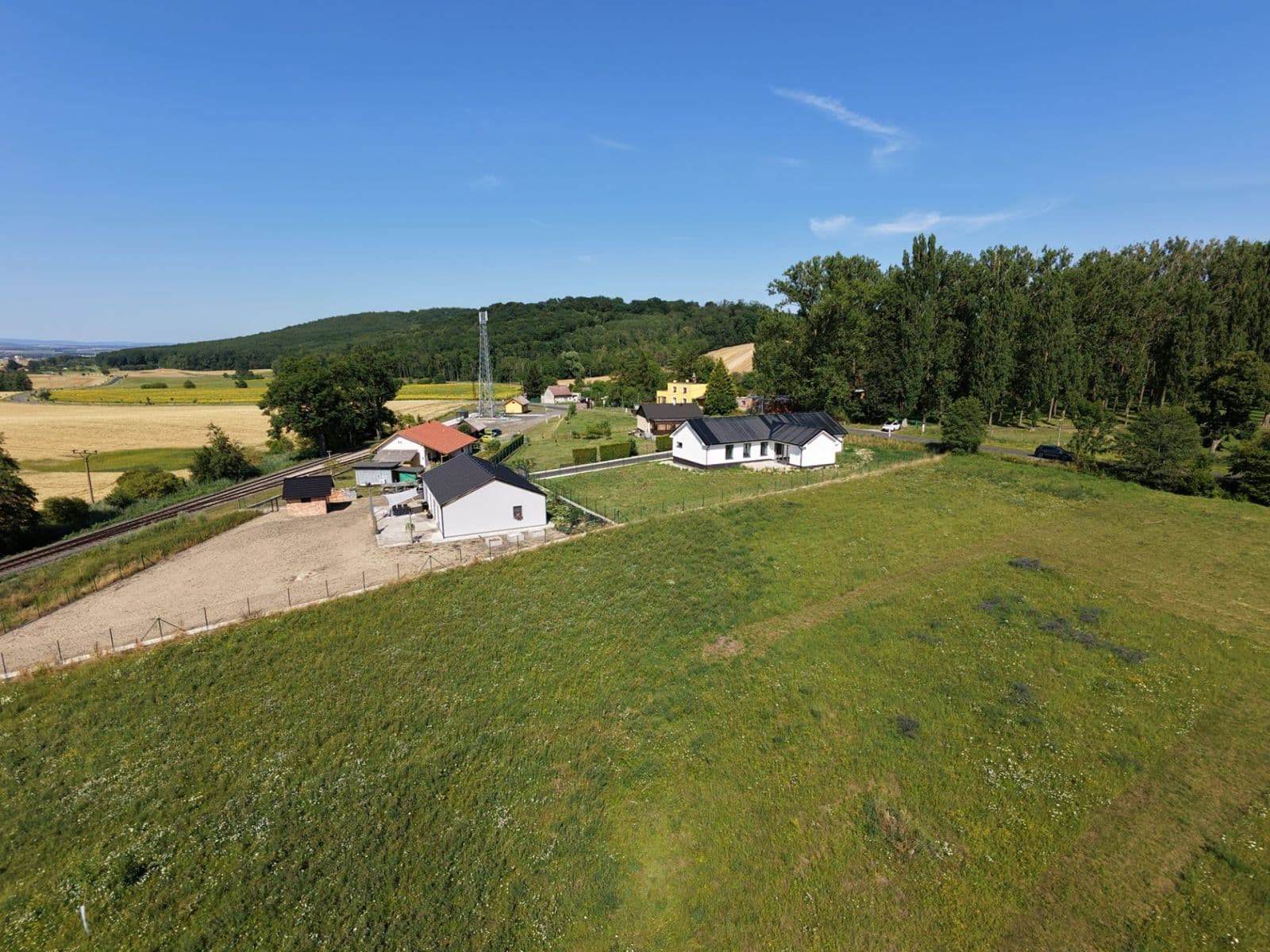 Predaj pozemku 2.612 m², Domousnice, Středočeský kraj Predaj pozemku 2.612 m², Domousnice, Středočeský kraj