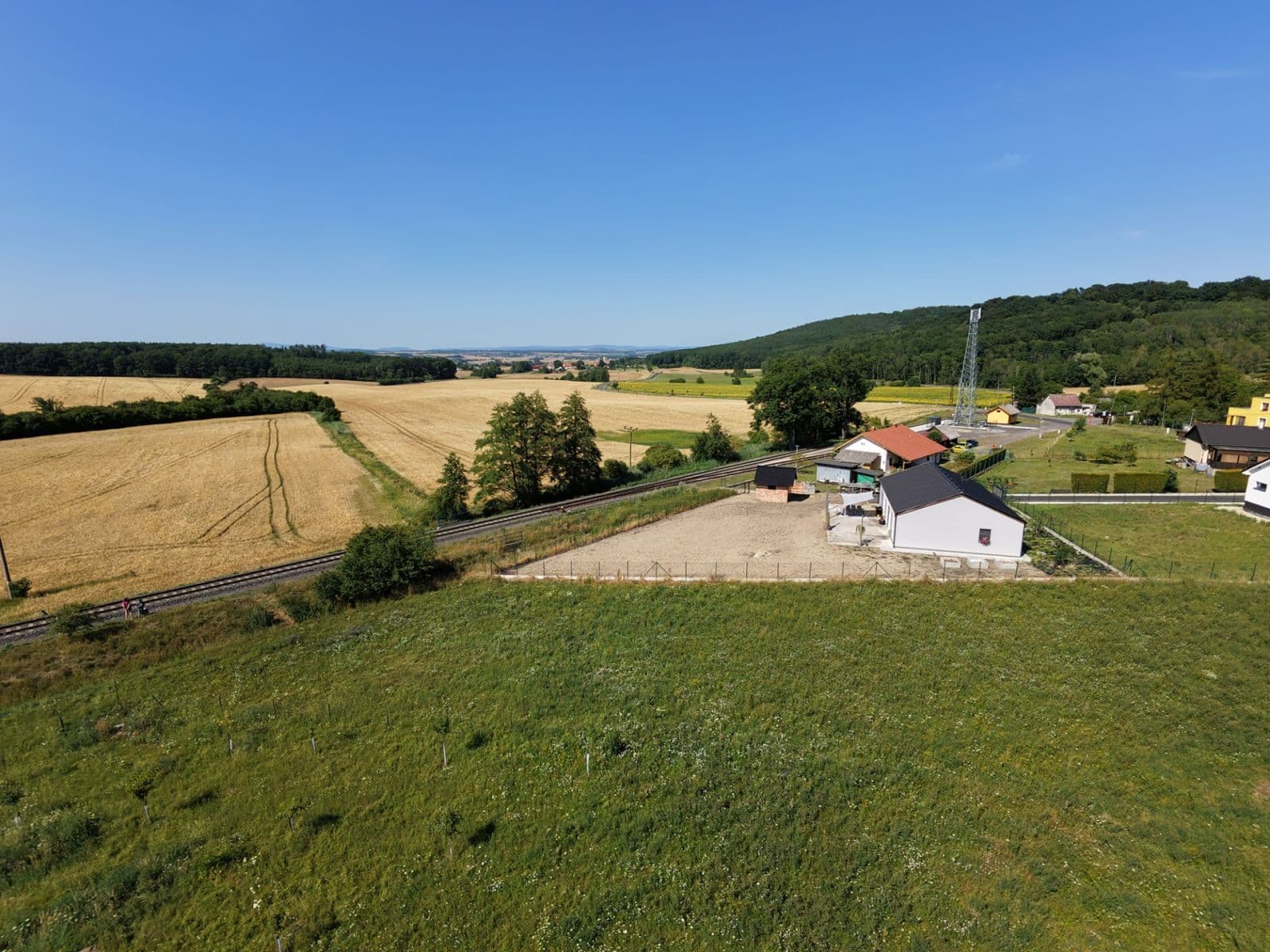 Predaj pozemku 2.612 m², Domousnice, Středočeský kraj Predaj pozemku 2.612 m², Domousnice, Středočeský kraj