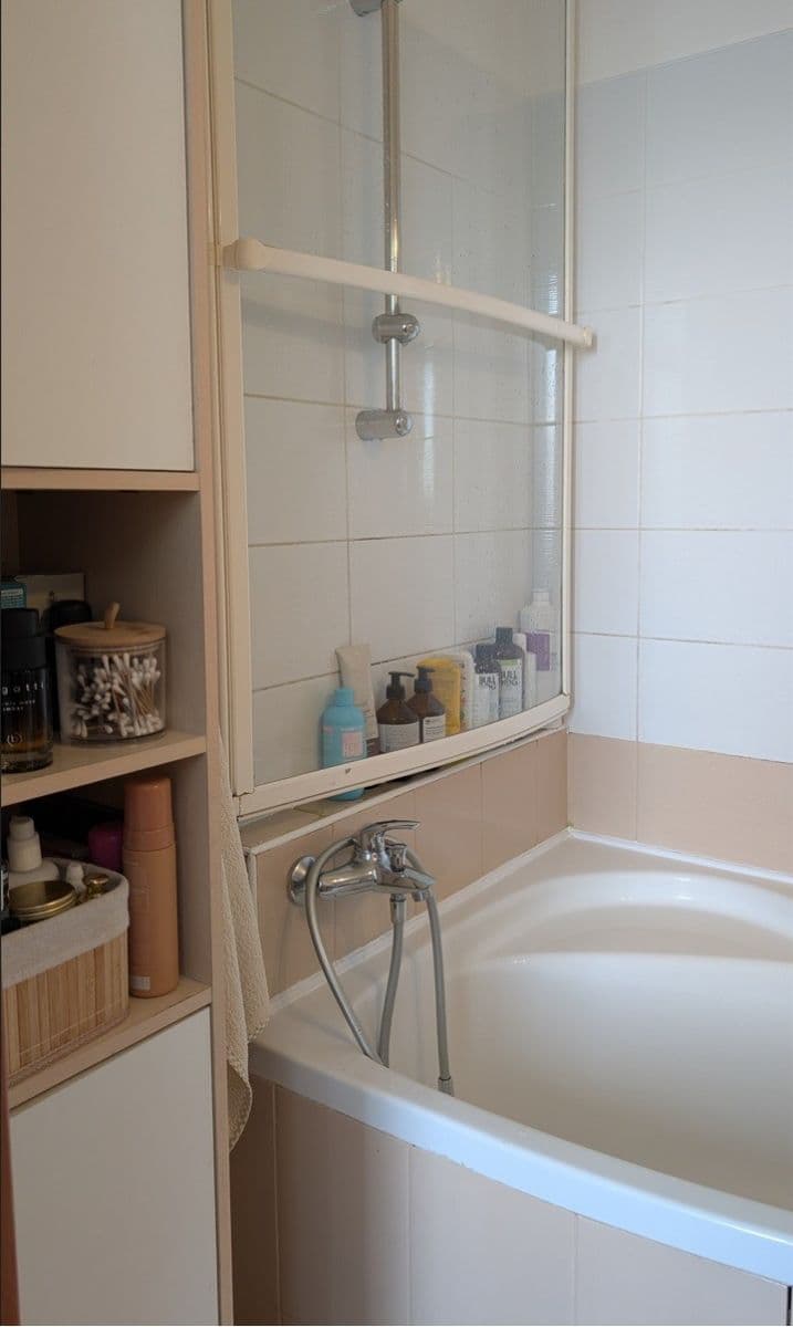 Predaj bytu 3-izbový 75 m², U Vodojemu, Valašské Meziříčí, Zlínský kraj Predaj bytu 3-izbový 75 m², U Vodojemu, Valašské Meziříčí, Zlínský kraj