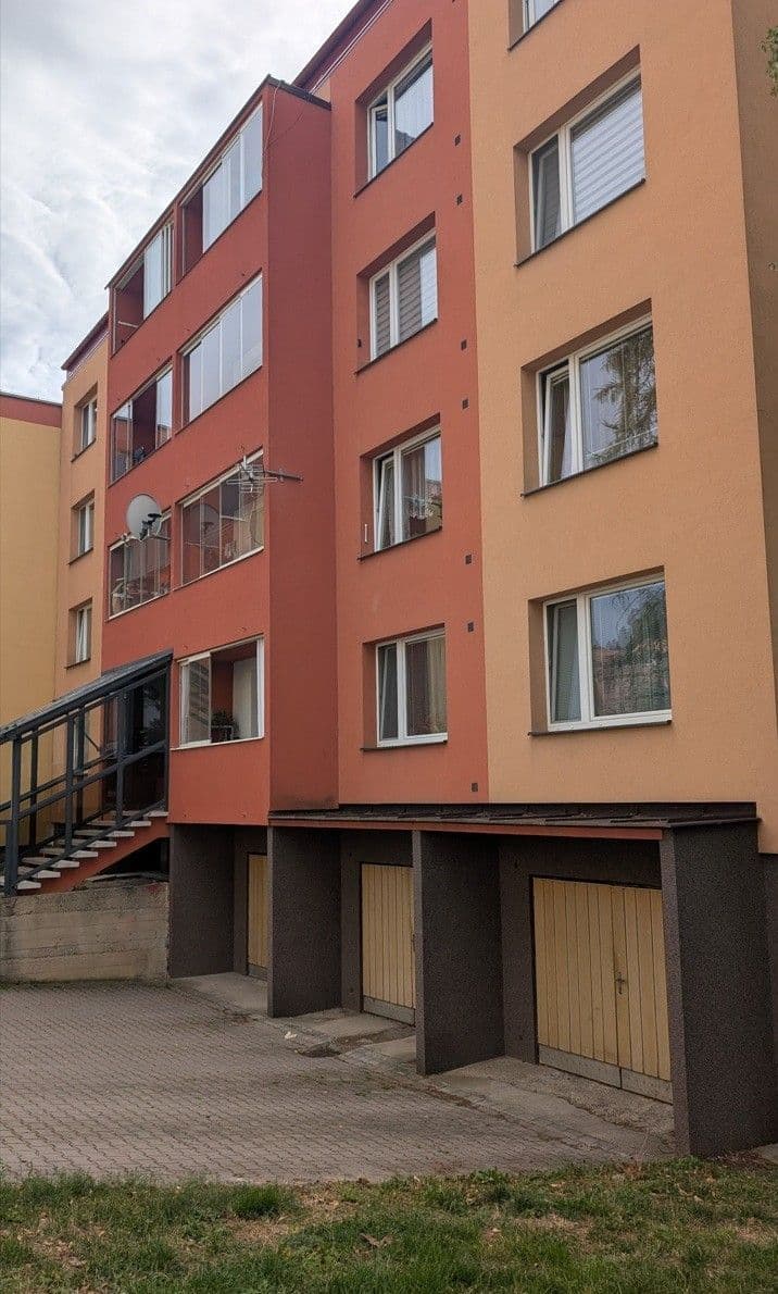 Predaj bytu 3-izbový 75 m², U Vodojemu, Valašské Meziříčí, Zlínský kraj Predaj bytu 3-izbový 75 m², U Vodojemu, Valašské Meziříčí, Zlínský kraj