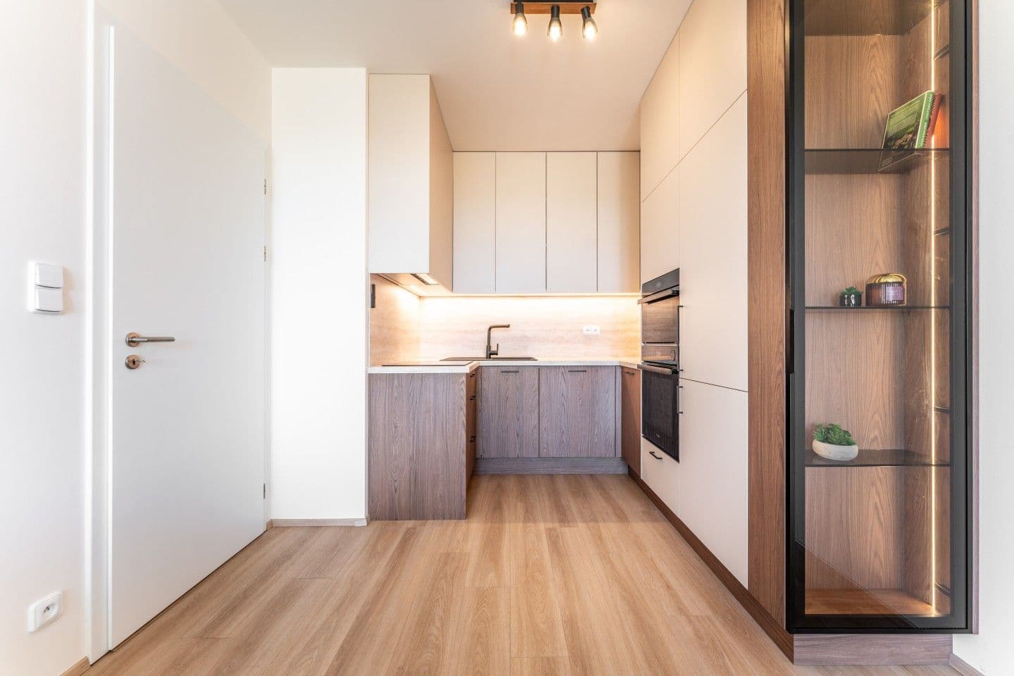 Prenájom bytu 3-izbový 68 m², Thomasova, Praha, Praha Prenájom bytu 3-izbový 68 m², Thomasova, Praha, Praha