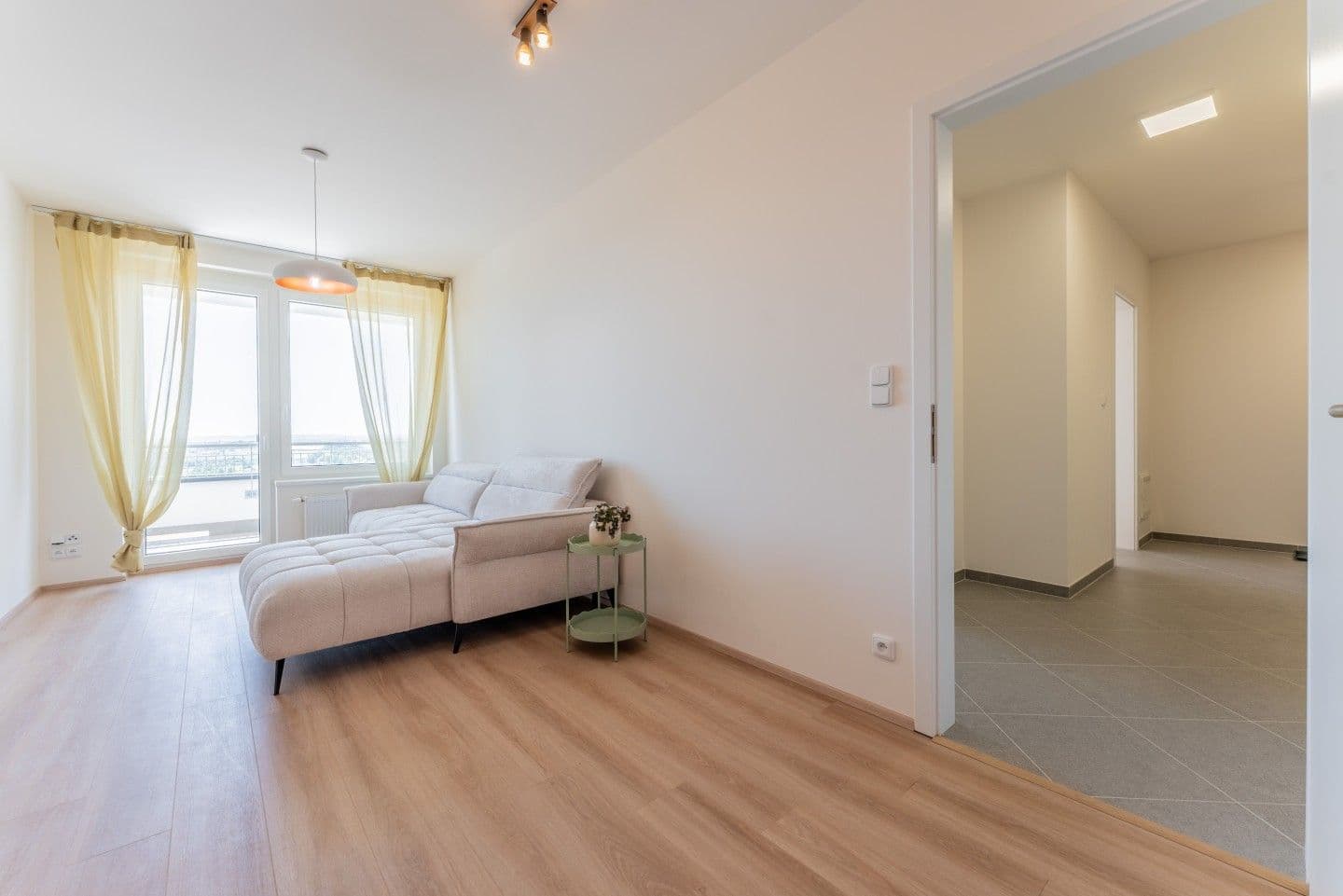 Prenájom bytu 3-izbový 68 m², Thomasova, Praha, Praha Prenájom bytu 3-izbový 68 m², Thomasova, Praha, Praha