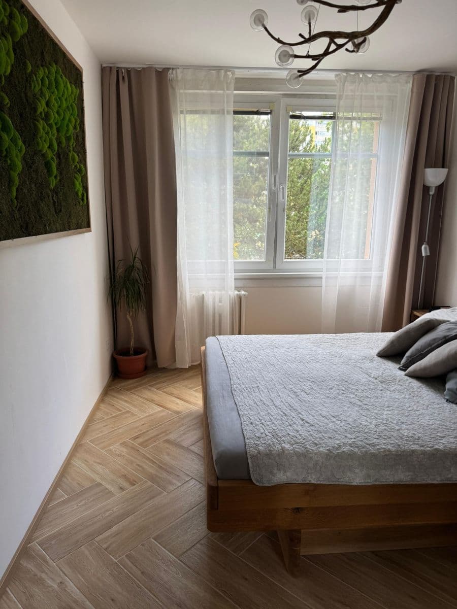Prenájom bytu 3-izbový 78 m², Vondroušova, Praha, Praha Prenájom bytu 3-izbový 78 m², Vondroušova, Praha, Praha