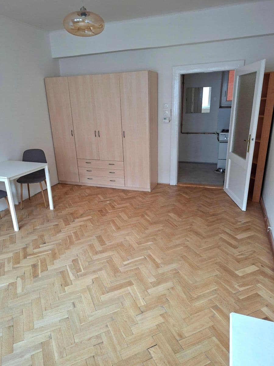 Prenájom bytu 2-izbový 47 m², Viklefova, Praha, Praha Prenájom bytu 2-izbový 47 m², Viklefova, Praha, Praha