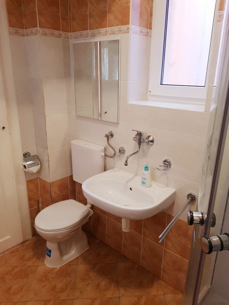 Prenájom bytu 2-izbový 47 m², Viklefova, Praha, Praha Prenájom bytu 2-izbový 47 m², Viklefova, Praha, Praha