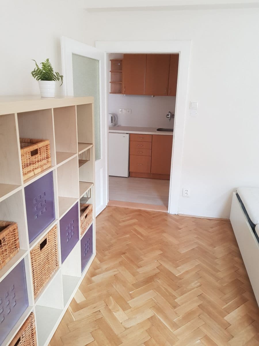 Prenájom bytu 2-izbový 47 m², Viklefova, Praha, Praha Prenájom bytu 2-izbový 47 m², Viklefova, Praha, Praha