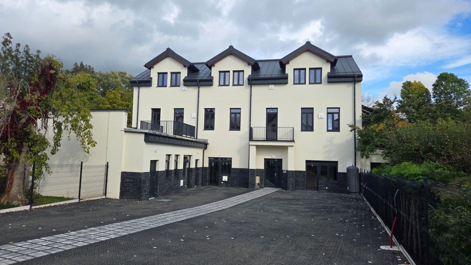 Predaj bytu 3-izbový 68 m², Masarykovo náměstí, Jilemnice, Liberecký kraj Predaj bytu 3-izbový 68 m², Masarykovo náměstí, Jilemnice, Liberecký kraj