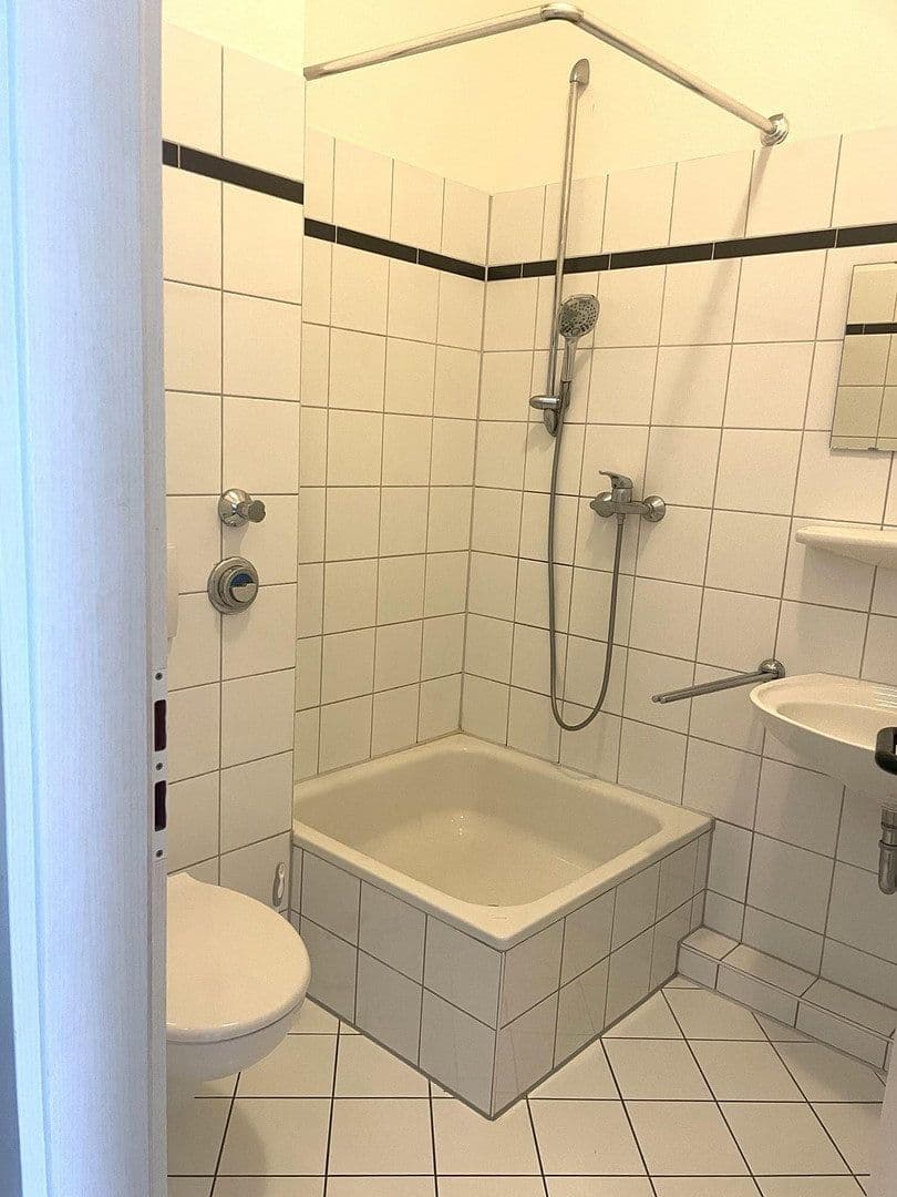 Prenájom bytu 1-izbový 34 m², Heinrich-Hoerle-Straße X, Hürth, Severné Porýnie - Westfálsko Prenájom bytu 1-izbový 34 m², Heinrich-Hoerle-Straße X, Hürth, Severné Porýnie - Westfálsko