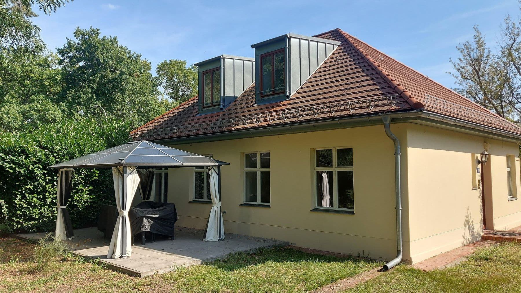 Predaj domu 121 m², pozemok 937 m², Potsdam, Brandenbursko Predaj domu 121 m², pozemok 937 m², Potsdam, Brandenbursko