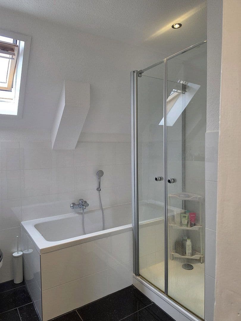 Prenájom bytu 4-izbový 104 m², Weierstraße 12a, Siegburg, Severné Porýnie - Westfálsko Prenájom bytu 4-izbový 104 m², Weierstraße 12a, Siegburg, Severné Porýnie - Westfálsko