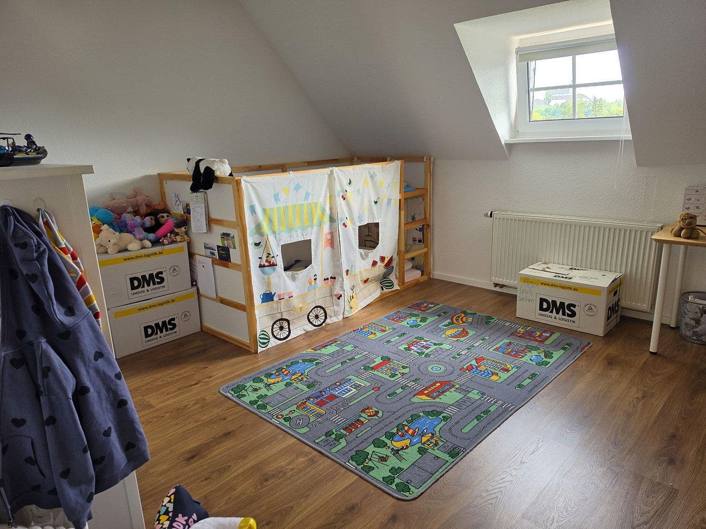 Prenájom bytu 4-izbový 104 m², Weierstraße 12a, Siegburg, Severné Porýnie - Westfálsko Prenájom bytu 4-izbový 104 m², Weierstraße 12a, Siegburg, Severné Porýnie - Westfálsko