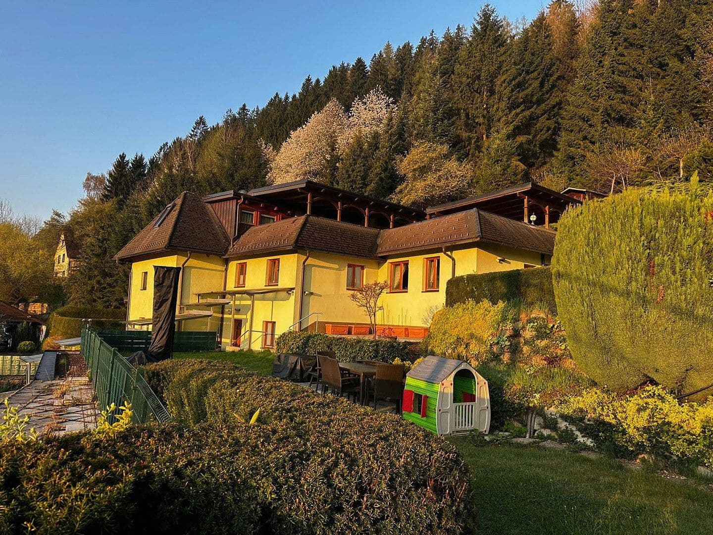 Predaj domu 380 m², pozemok 8.200 m², Kronawettersiedlung 7, Kapfenberg, Štajersko Predaj domu 380 m², pozemok 8.200 m², Kronawettersiedlung 7, Kapfenberg, Štajersko
