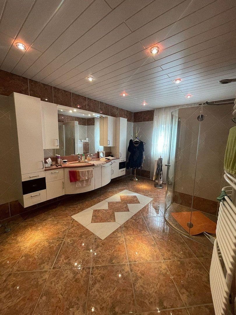 Predaj domu 380 m², pozemok 8.200 m², Kronawettersiedlung 7, Kapfenberg, Štajersko Predaj domu 380 m², pozemok 8.200 m², Kronawettersiedlung 7, Kapfenberg, Štajersko
