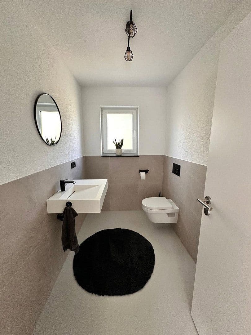 Predaj domu 260 m², pozemok 1.150 m², Tuttlingen, Bádensko-Wurttembersko Predaj domu 260 m², pozemok 1.150 m², Tuttlingen, Bádensko-Wurttembersko