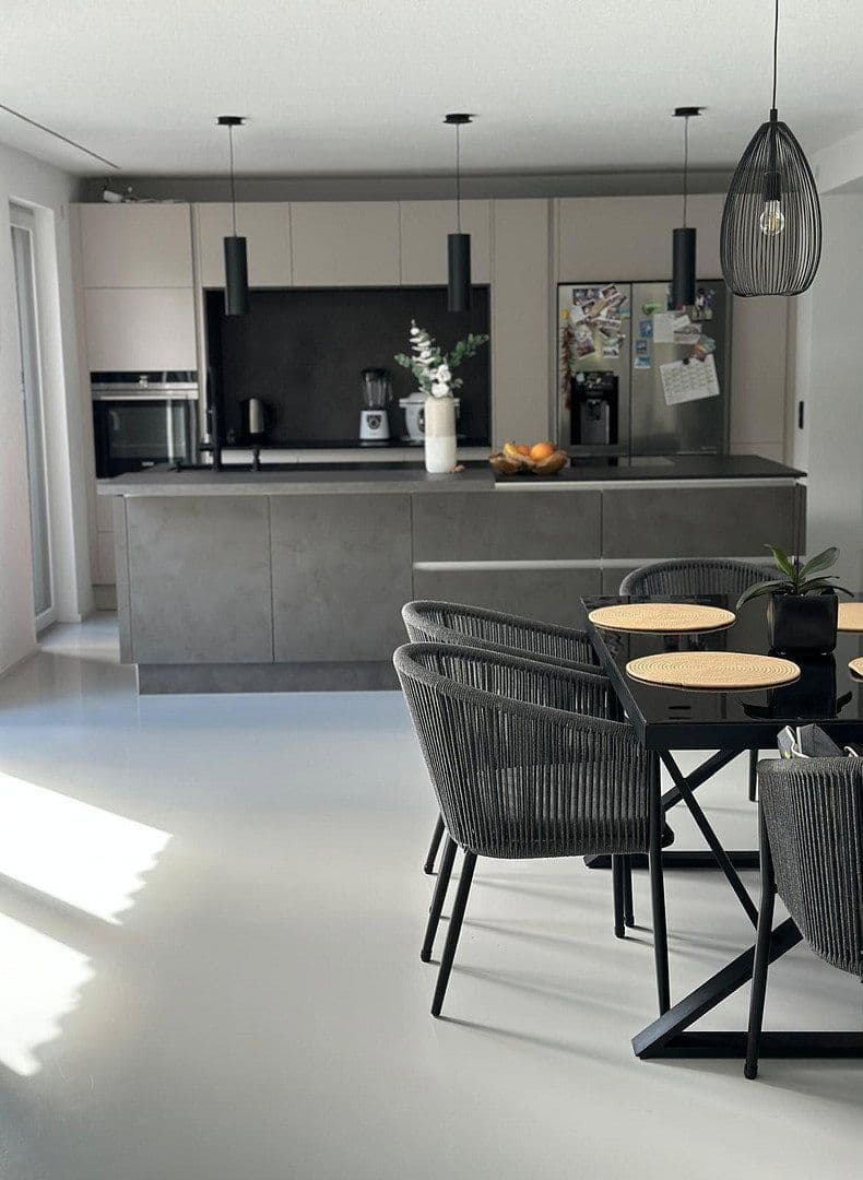 Predaj domu 260 m², pozemok 1.150 m², Tuttlingen, Bádensko-Wurttembersko Predaj domu 260 m², pozemok 1.150 m², Tuttlingen, Bádensko-Wurttembersko