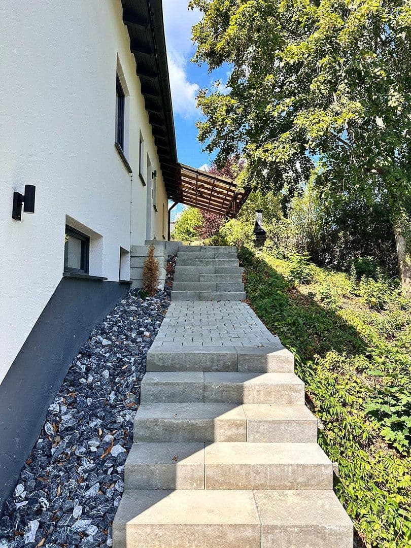 Predaj domu 260 m², pozemok 1.150 m², Tuttlingen, Bádensko-Wurttembersko Predaj domu 260 m², pozemok 1.150 m², Tuttlingen, Bádensko-Wurttembersko