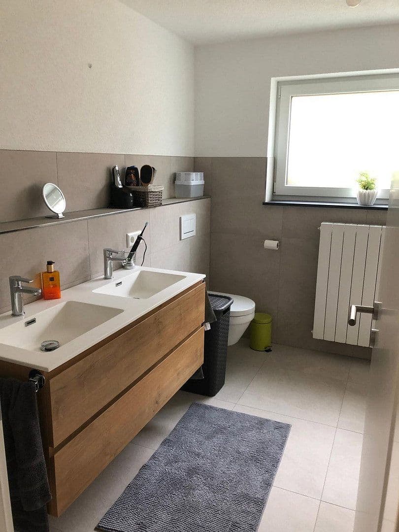 Predaj domu 260 m², pozemok 1.150 m², Tuttlingen, Bádensko-Wurttembersko Predaj domu 260 m², pozemok 1.150 m², Tuttlingen, Bádensko-Wurttembersko