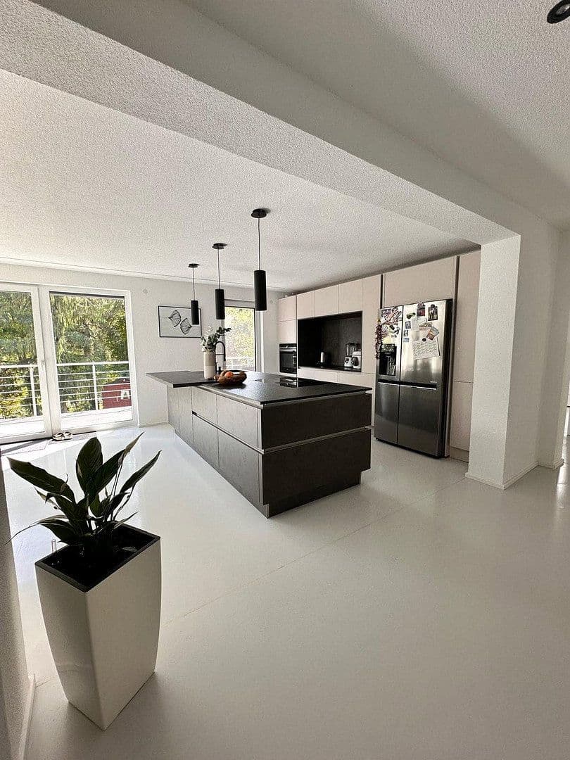 Predaj domu 260 m², pozemok 1.150 m², Tuttlingen, Bádensko-Wurttembersko Predaj domu 260 m², pozemok 1.150 m², Tuttlingen, Bádensko-Wurttembersko
