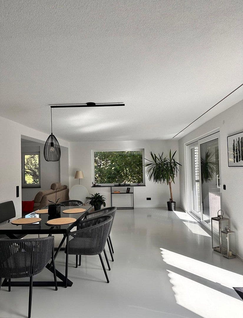 Predaj domu 260 m², pozemok 1.150 m², Tuttlingen, Bádensko-Wurttembersko Predaj domu 260 m², pozemok 1.150 m², Tuttlingen, Bádensko-Wurttembersko