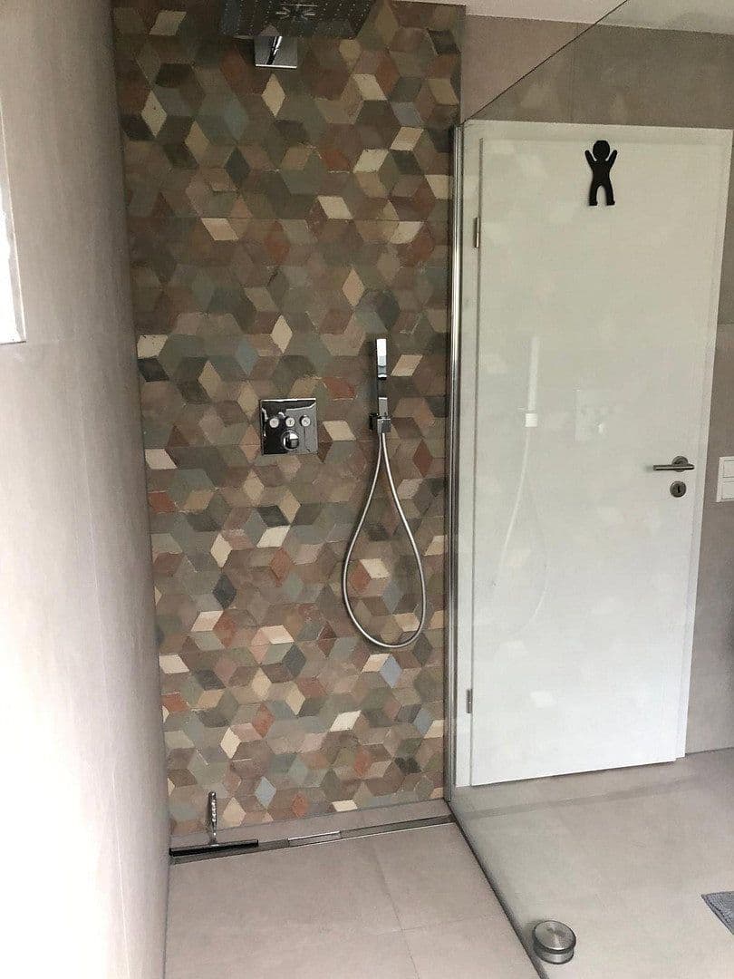 Predaj domu 260 m², pozemok 1.150 m², Tuttlingen, Bádensko-Wurttembersko Predaj domu 260 m², pozemok 1.150 m², Tuttlingen, Bádensko-Wurttembersko