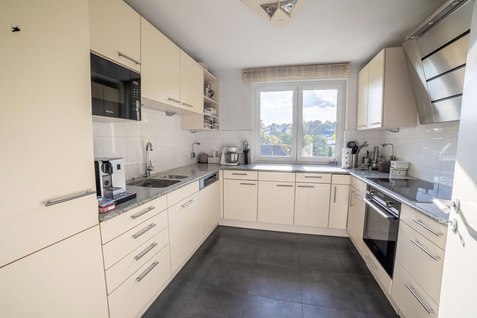 Predaj bytu 3-izbový 130 m², Wiesbaden Sonnenberg, Hesensko Predaj bytu 3-izbový 130 m², Wiesbaden Sonnenberg, Hesensko