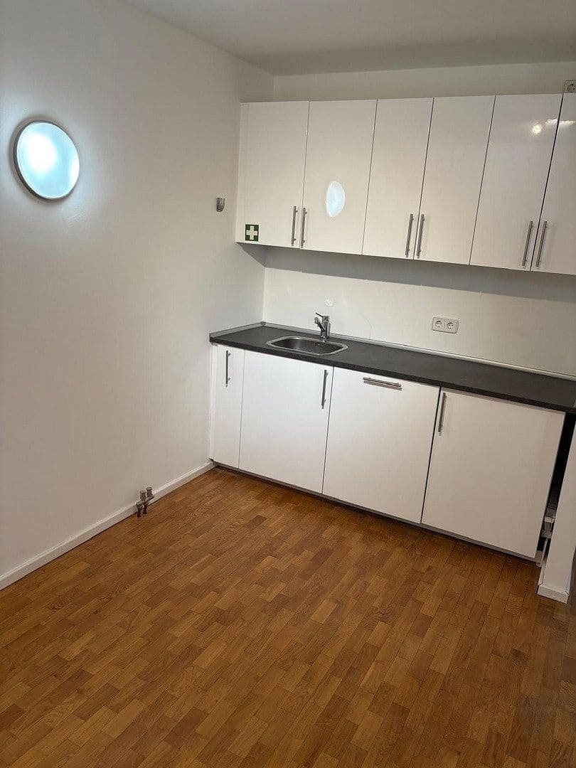 Prenájom kancelárie 83 m², Schumannstraße 5, Berlin-Mitte, Berlín Prenájom kancelárie 83 m², Schumannstraße 5, Berlin-Mitte, Berlín