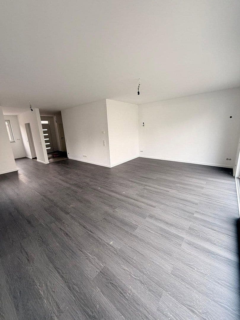 Predaj domu 155 m², pozemok 228 m², Römerstr. 41, Rommerskirchen, Severné Porýnie - Westfálsko Predaj domu 155 m², pozemok 228 m², Römerstr. 41, Rommerskirchen, Severné Porýnie - Westfálsko